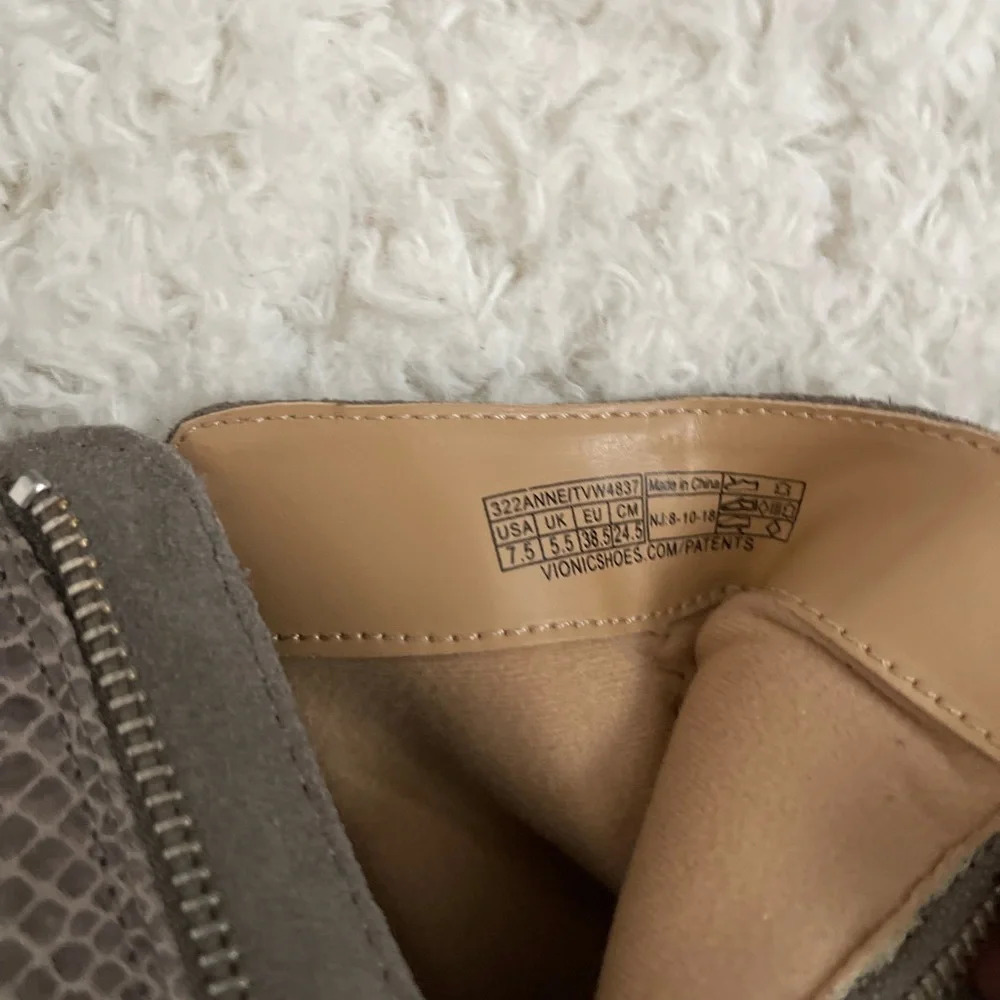 Vionic Anne booties - Picture 8 of 9